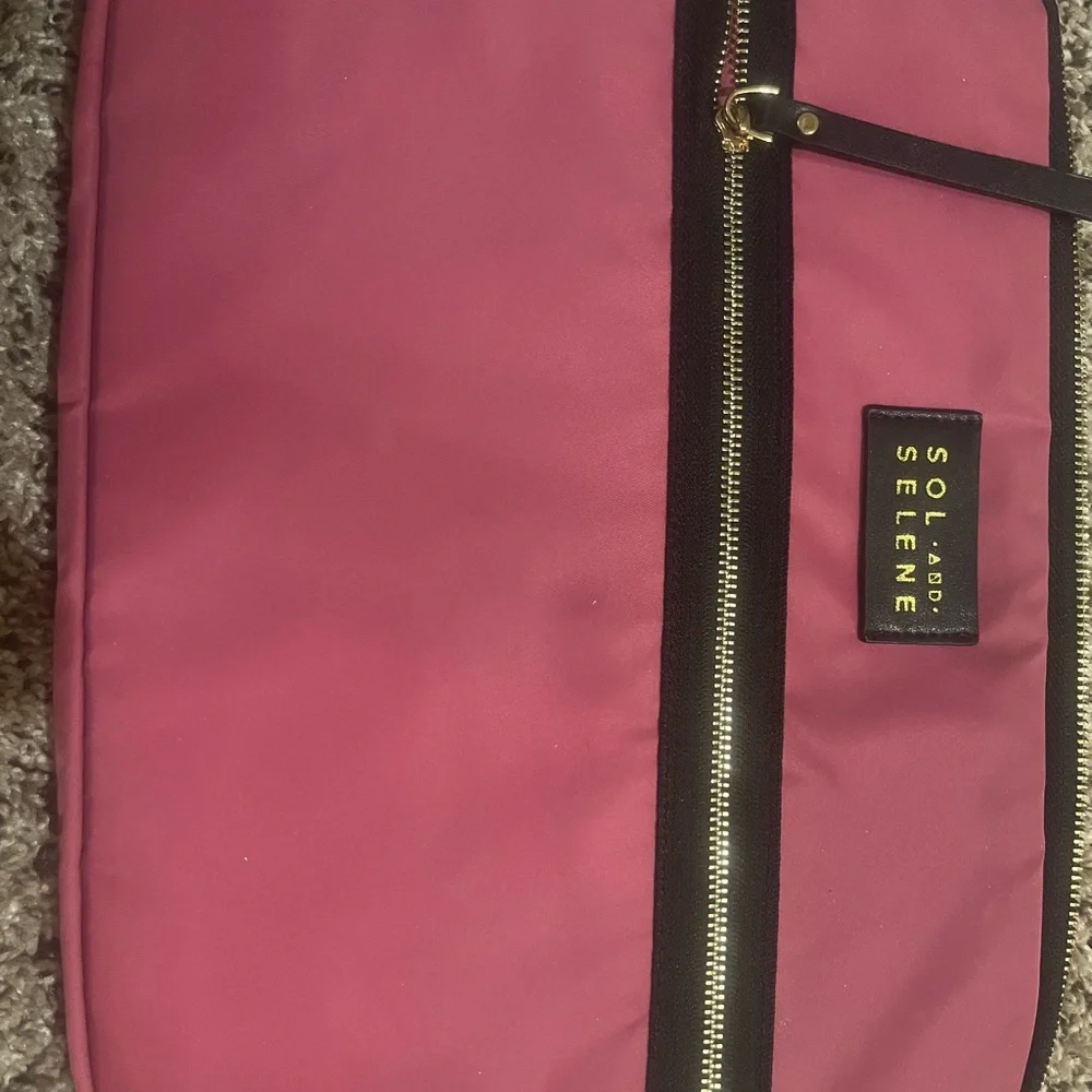 Sol and Selene Hot pink laptop bag.